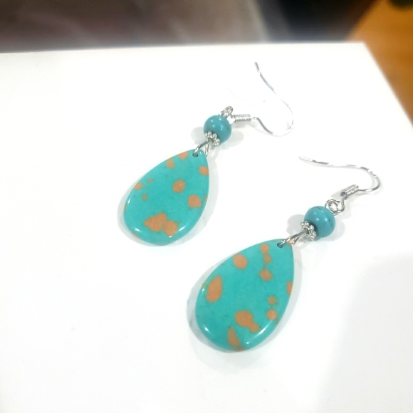 Earings - Picture 3 of 3